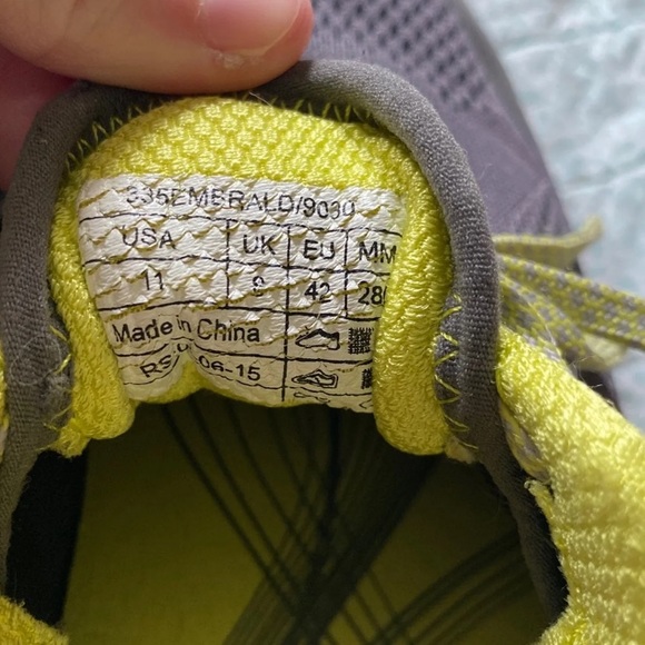 Vionic grey and green running shoes - Picture 8 of 8